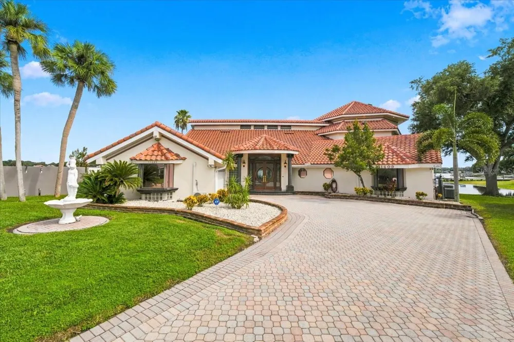 11609 CARROLLWOOD DRIVE Tampa, FL 33618