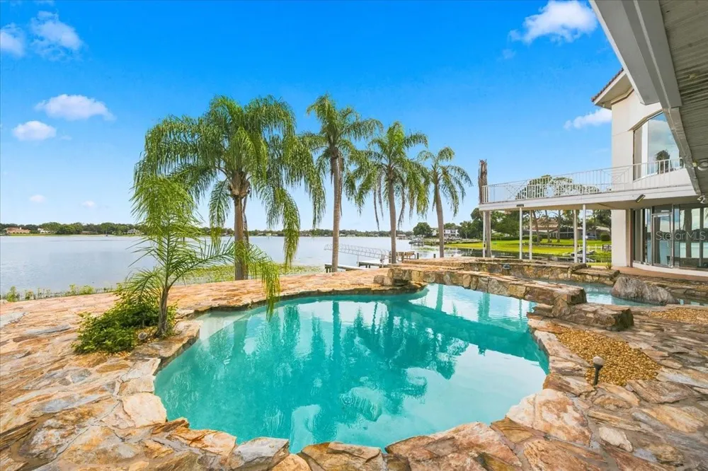 11609 CARROLLWOOD DRIVE Tampa, FL 33618