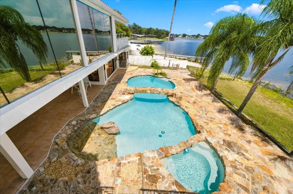 11609 CARROLLWOOD DRIVE Tampa, FL 33618