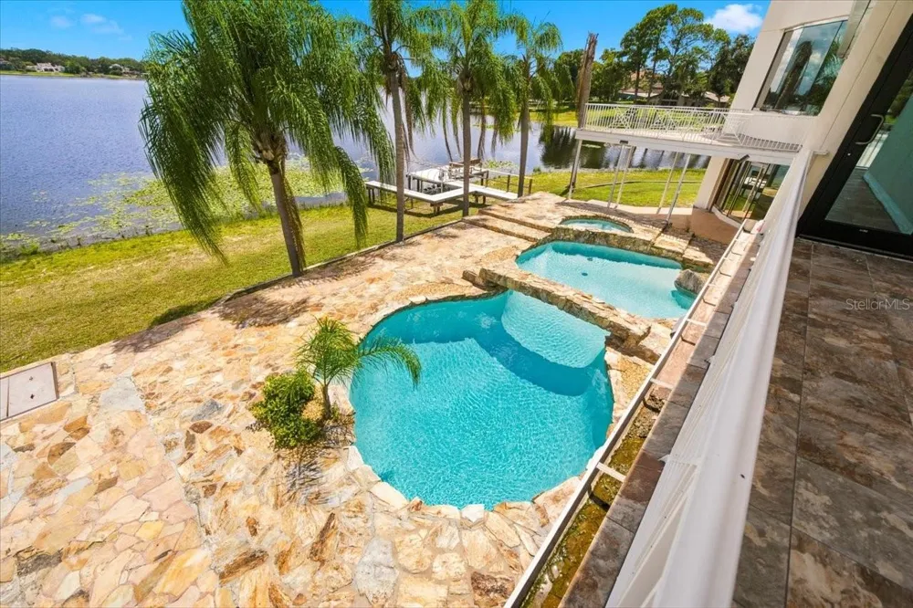 11609 CARROLLWOOD DRIVE Tampa, FL 33618