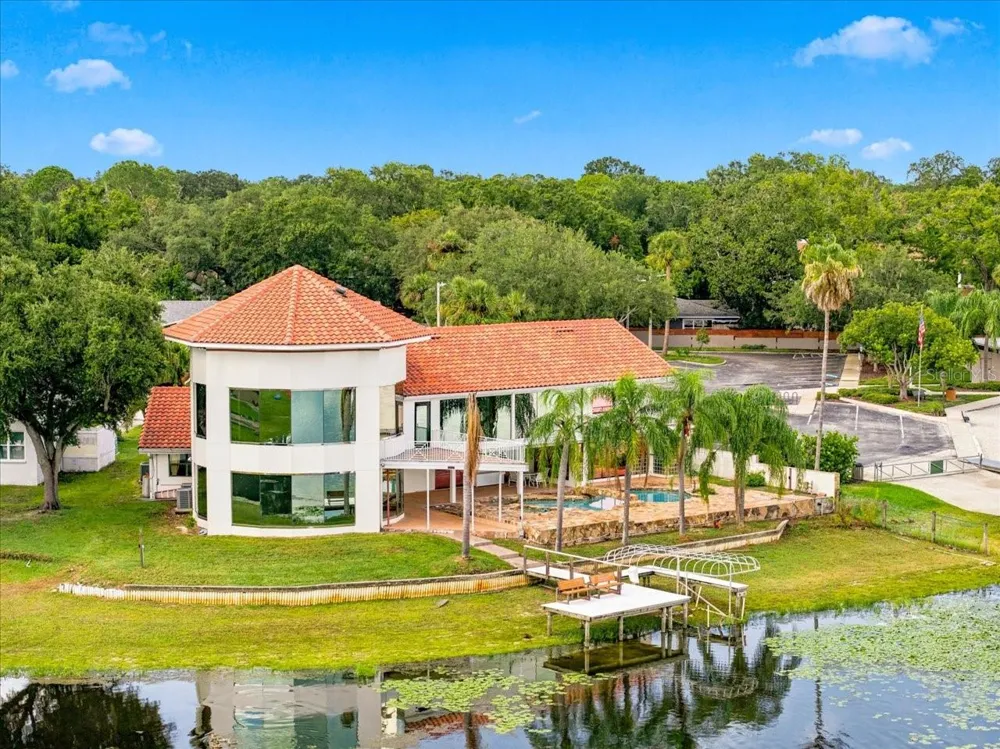11609 CARROLLWOOD DRIVE Tampa, FL 33618