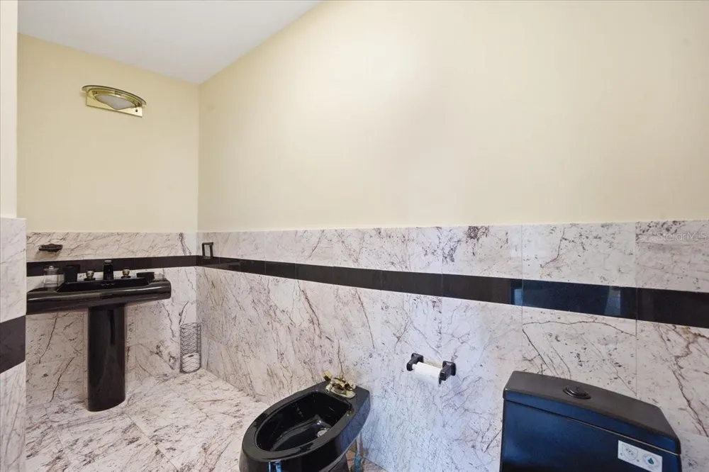 11609 CARROLLWOOD DRIVE Tampa, FL 33618
