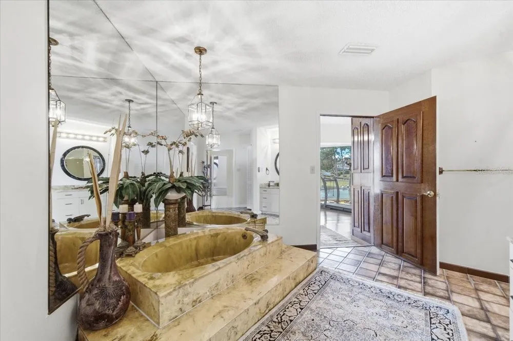 11609 CARROLLWOOD DRIVE Tampa, FL 33618