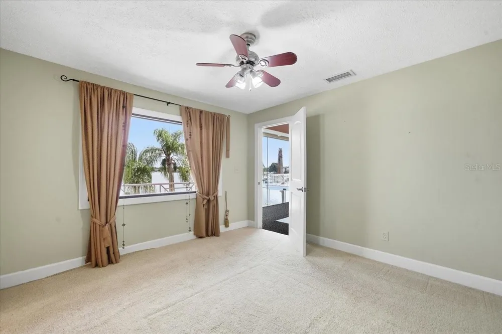 11609 CARROLLWOOD DRIVE Tampa, FL 33618