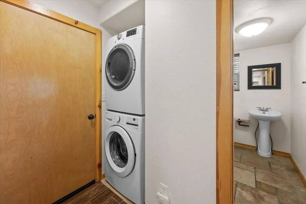 432 Chip-O-Wood Big Bear, CA 92315
