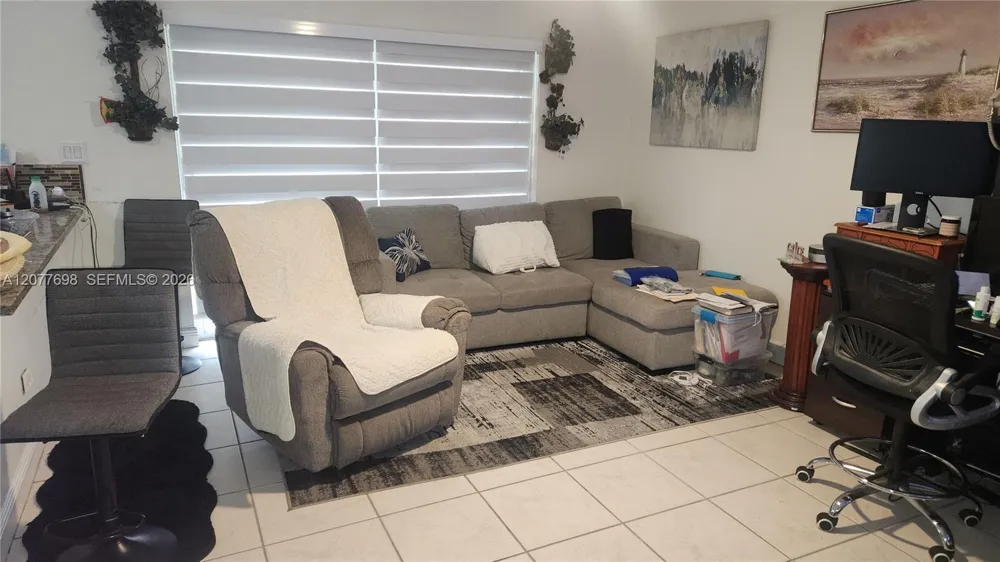 1055 NW 187th Ave Pembroke Pines, FL 33029
