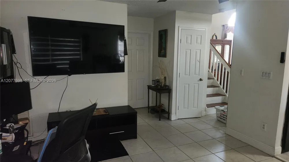 1055 NW 187th Ave Pembroke Pines, FL 33029