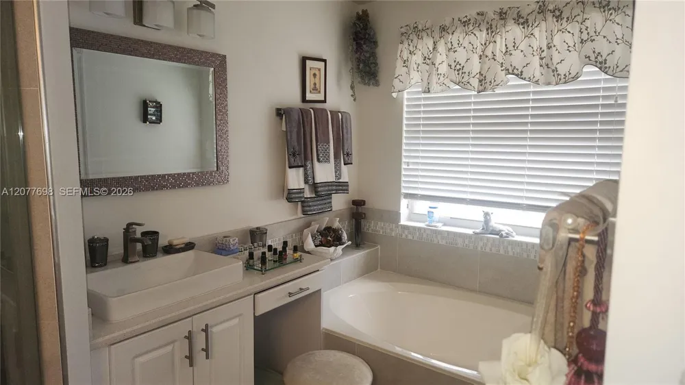 1055 NW 187th Ave Pembroke Pines, FL 33029