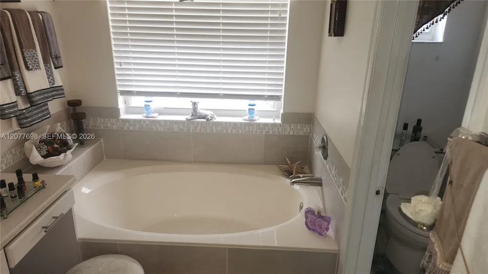1055 NW 187th Ave Pembroke Pines, FL 33029