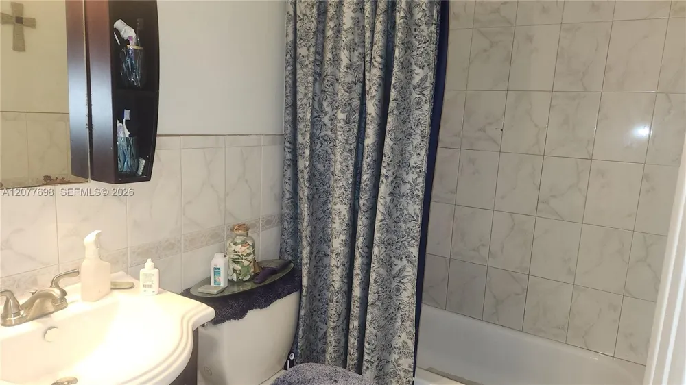 1055 NW 187th Ave Pembroke Pines, FL 33029