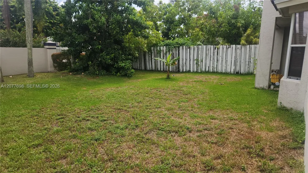1055 NW 187th Ave Pembroke Pines, FL 33029
