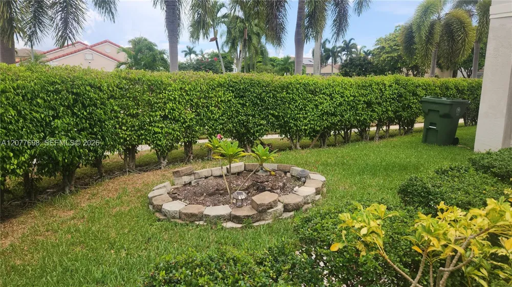 1055 NW 187th Ave Pembroke Pines, FL 33029