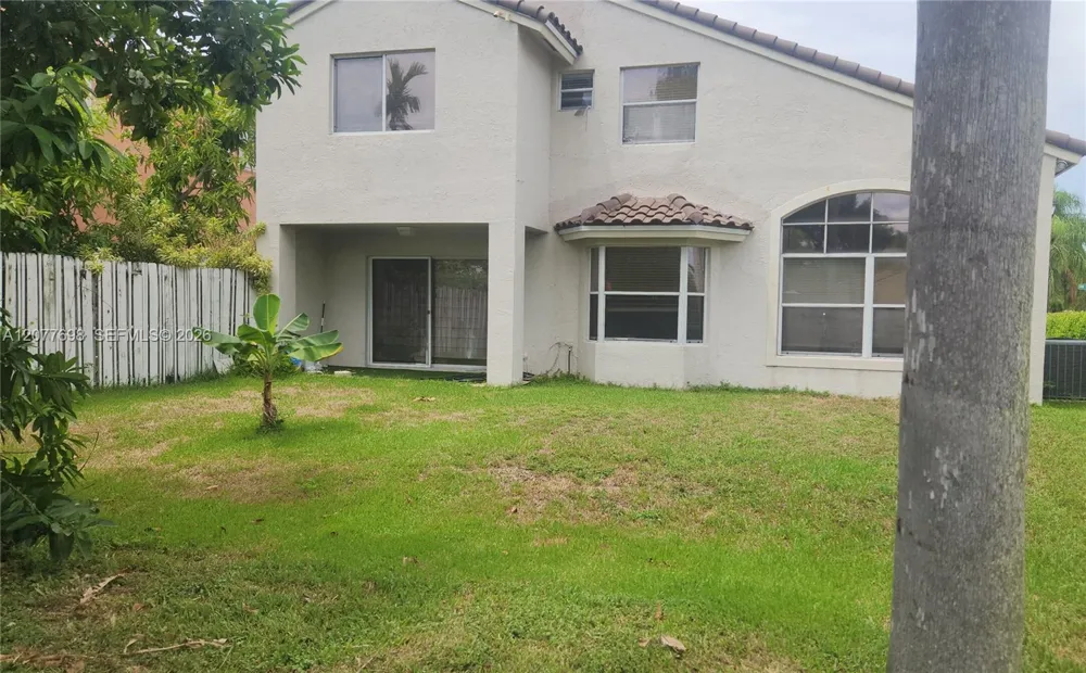 1055 NW 187th Ave Pembroke Pines, FL 33029