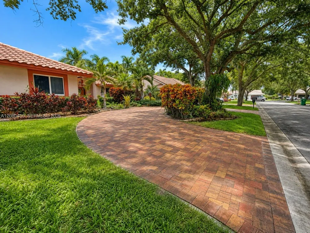 10411 NW 48th Mnr Coral Springs, FL 33076