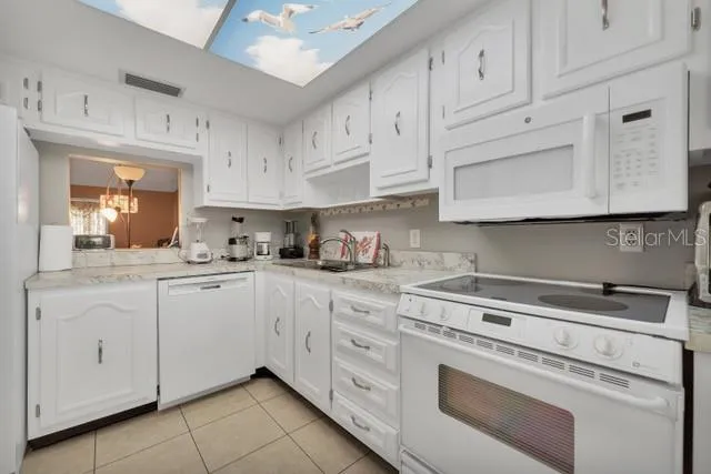 333 LAKE HOWARD DRIVE NW #204D Winter Haven, FL 33880