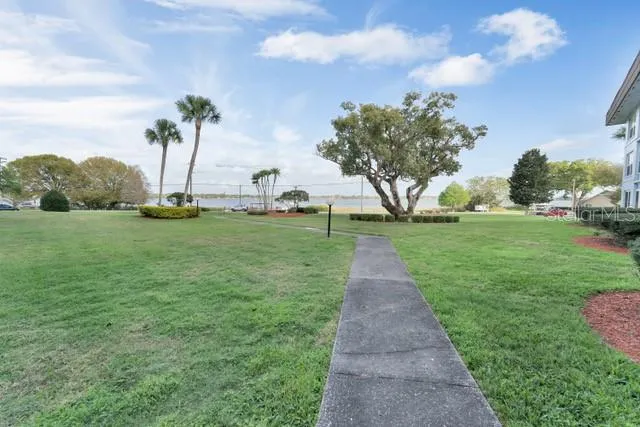 333 LAKE HOWARD DRIVE NW #204D Winter Haven, FL 33880