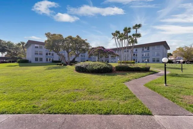 333 LAKE HOWARD DRIVE NW #204D Winter Haven, FL 33880