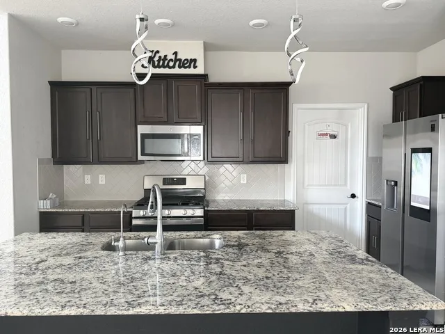 4811 Belgravia Park Converse, TX 78109
