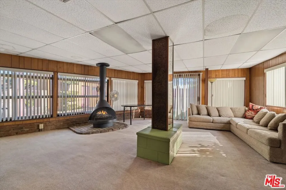 2124 W 112th Street Los Angeles, CA 90047