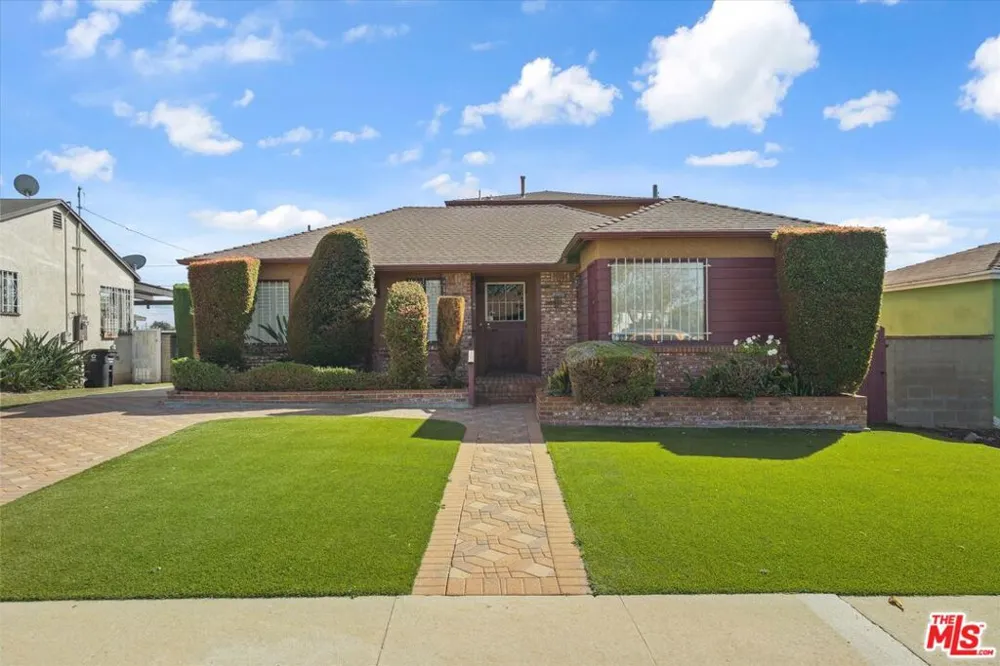 2124 W 112th Street Los Angeles, CA 90047