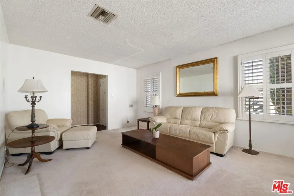 2124 W 112th Street Los Angeles, CA 90047