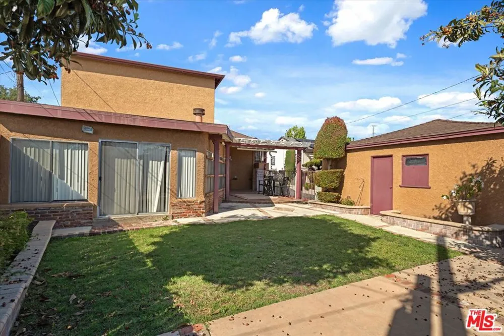 2124 W 112th Street Los Angeles, CA 90047