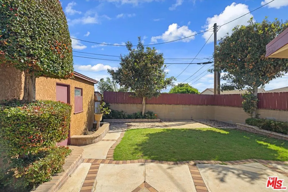 2124 W 112th Street Los Angeles, CA 90047