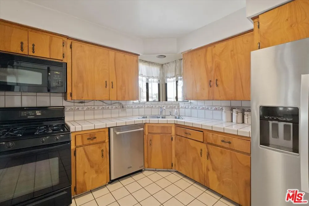 2124 W 112th Street Los Angeles, CA 90047