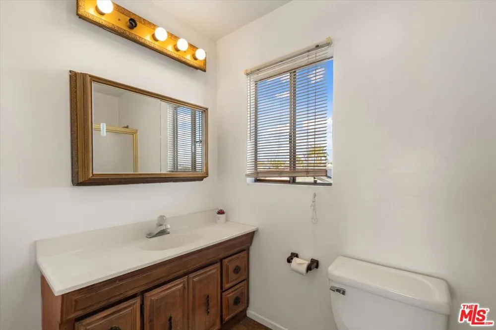 2124 W 112th Street Los Angeles, CA 90047
