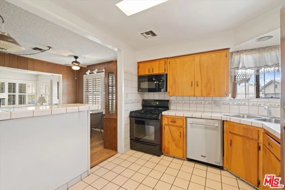 2124 W 112th Street Los Angeles, CA 90047