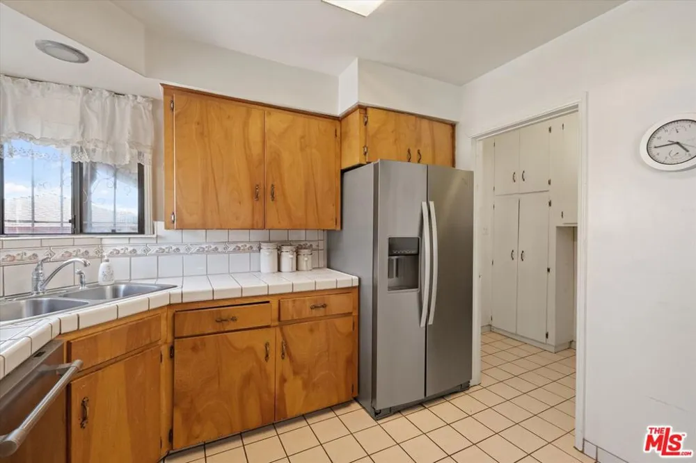 2124 W 112th Street Los Angeles, CA 90047