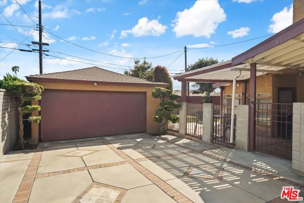 2124 W 112th Street Los Angeles, CA 90047