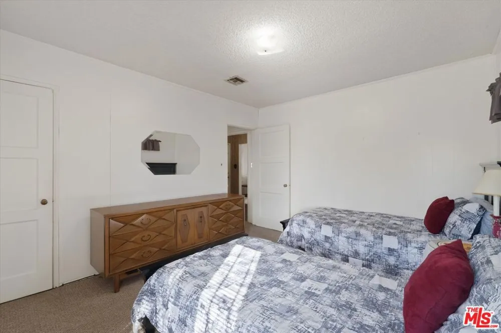 2124 W 112th Street Los Angeles, CA 90047
