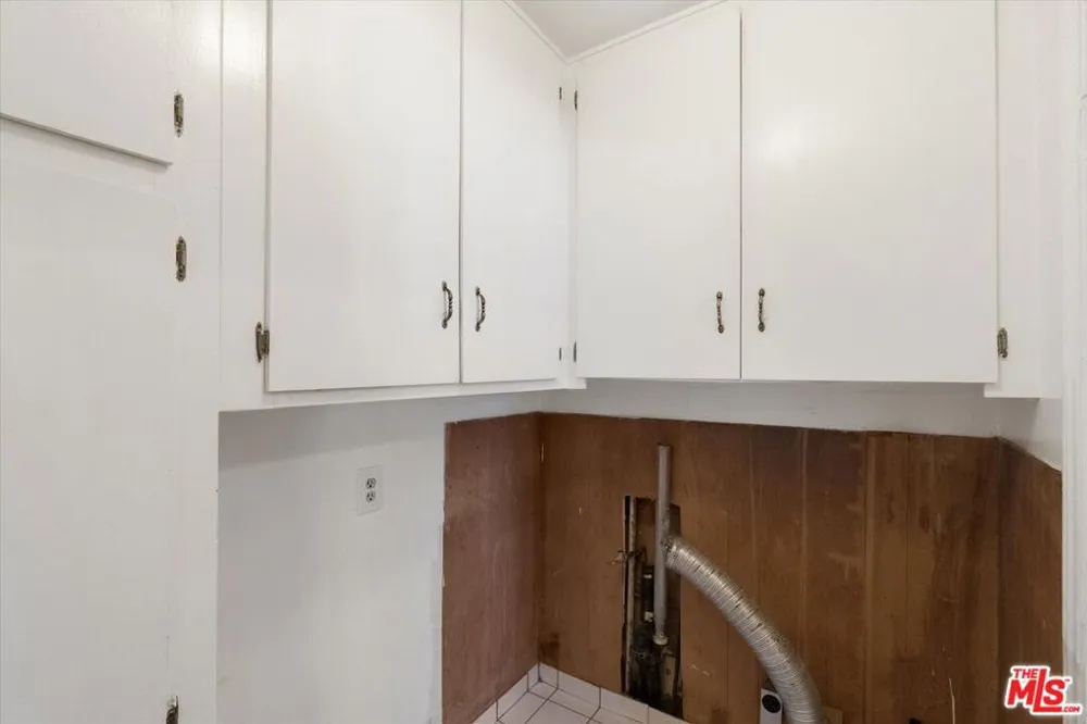 2124 W 112th Street Los Angeles, CA 90047