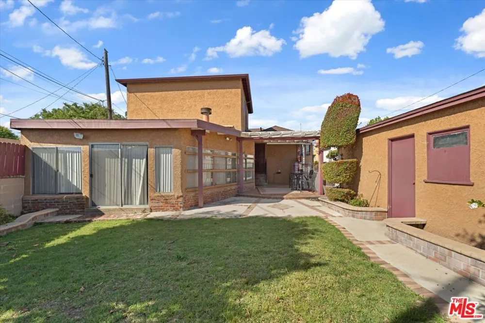 2124 W 112th Street Los Angeles, CA 90047