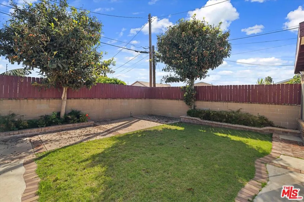 2124 W 112th Street Los Angeles, CA 90047