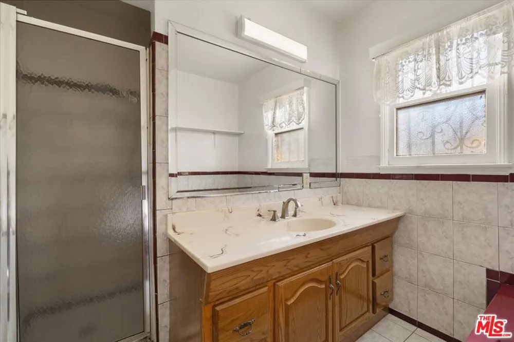 2124 W 112th Street Los Angeles, CA 90047