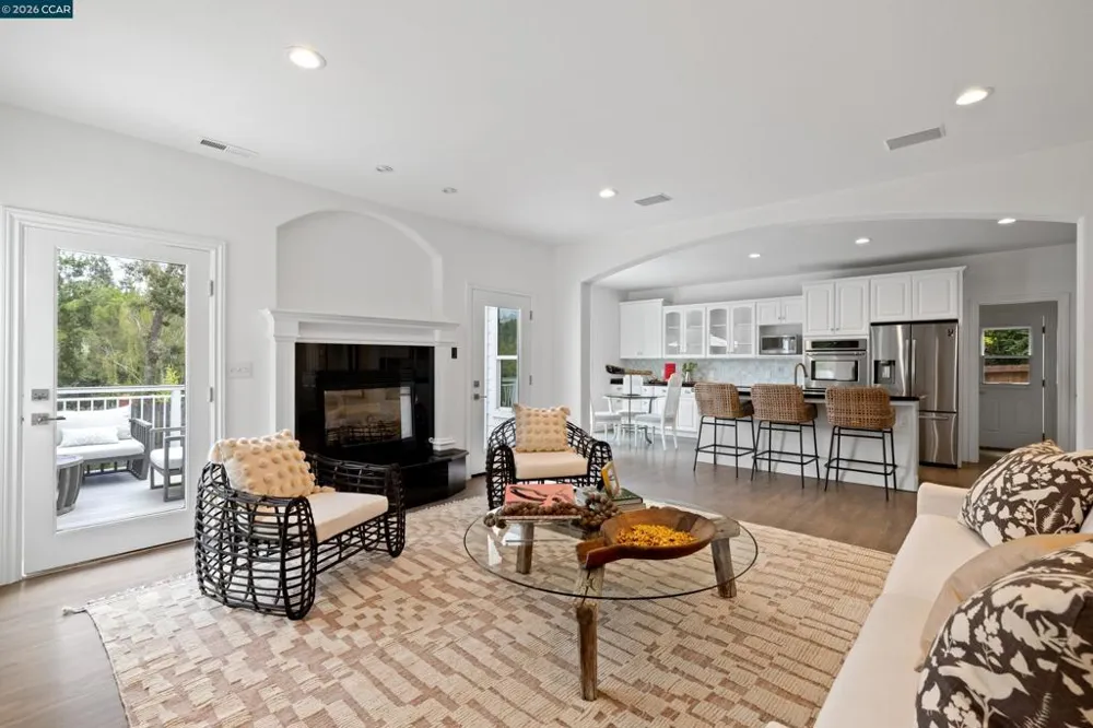 27 Stanton Ave Orinda, CA 94563