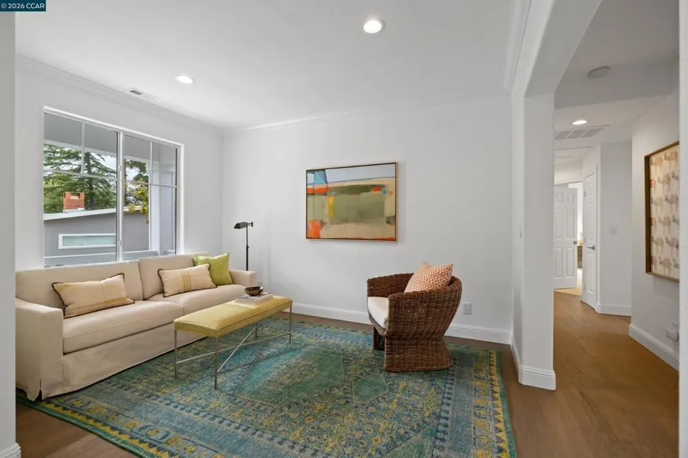 27 Stanton Ave Orinda, CA 94563
