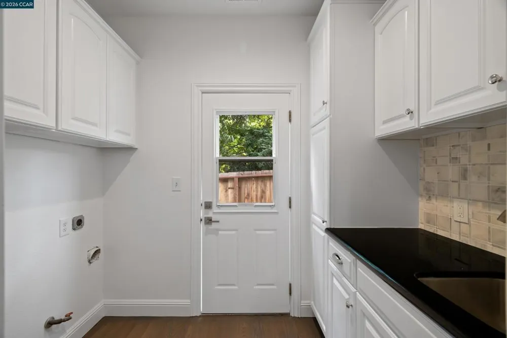 27 Stanton Ave Orinda, CA 94563