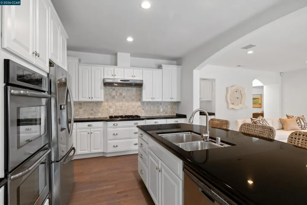 27 Stanton Ave Orinda, CA 94563