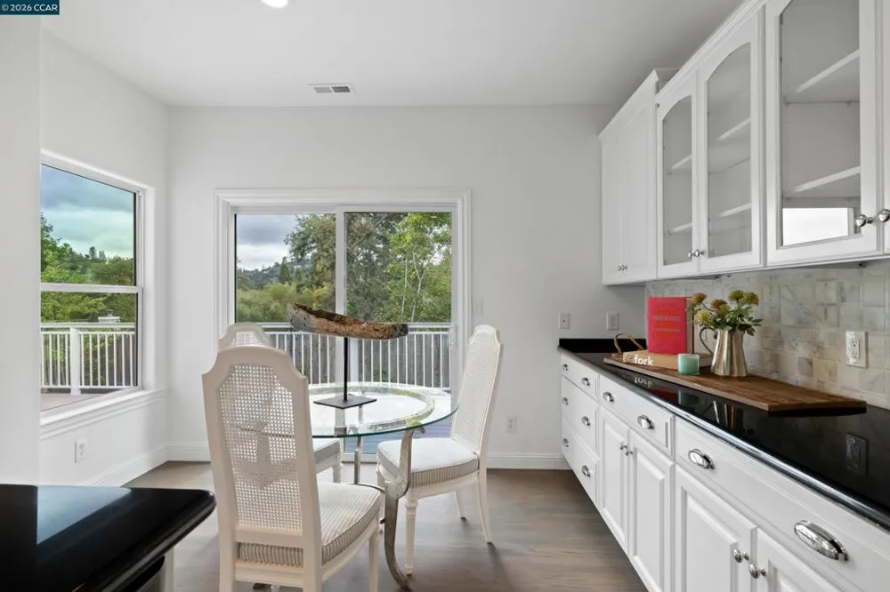 27 Stanton Ave Orinda, CA 94563