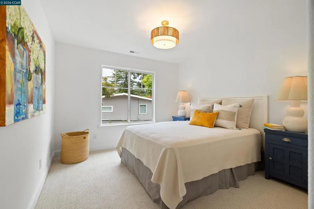 27 Stanton Ave Orinda, CA 94563