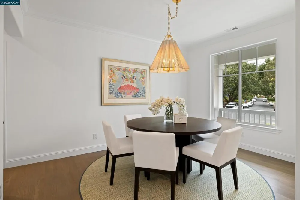 27 Stanton Ave Orinda, CA 94563