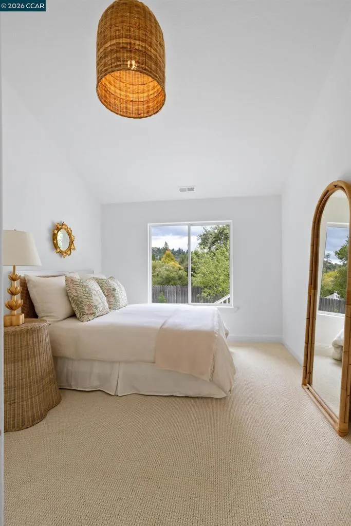 27 Stanton Ave Orinda, CA 94563
