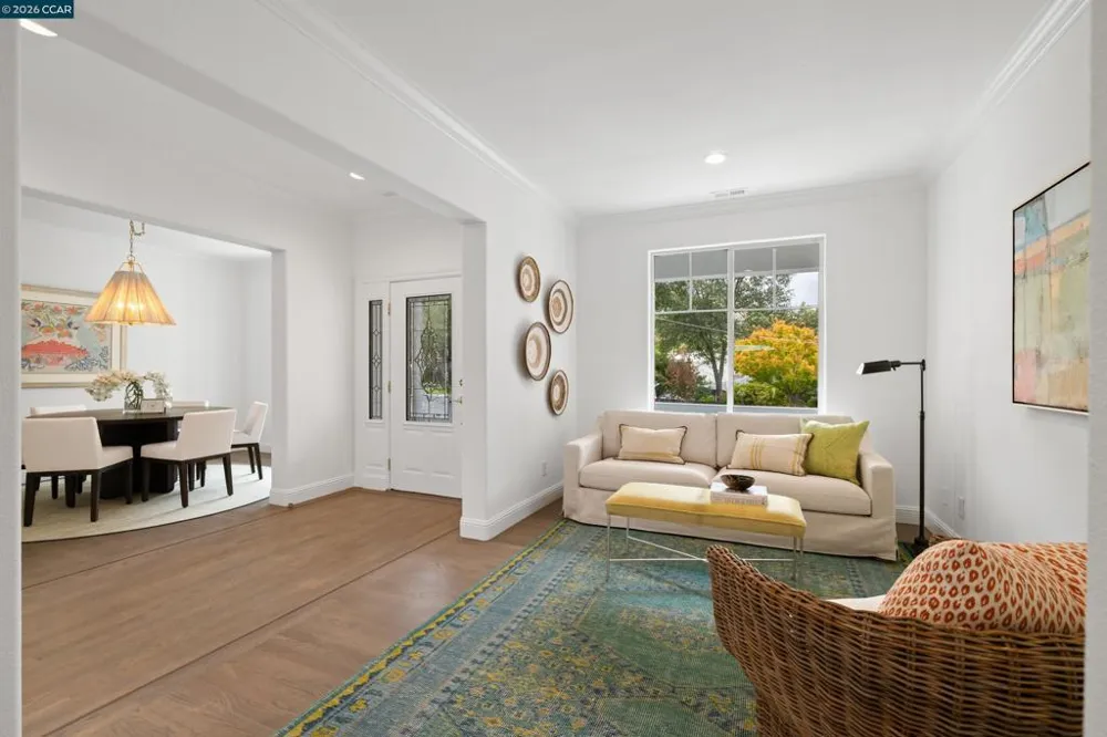 27 Stanton Ave Orinda, CA 94563