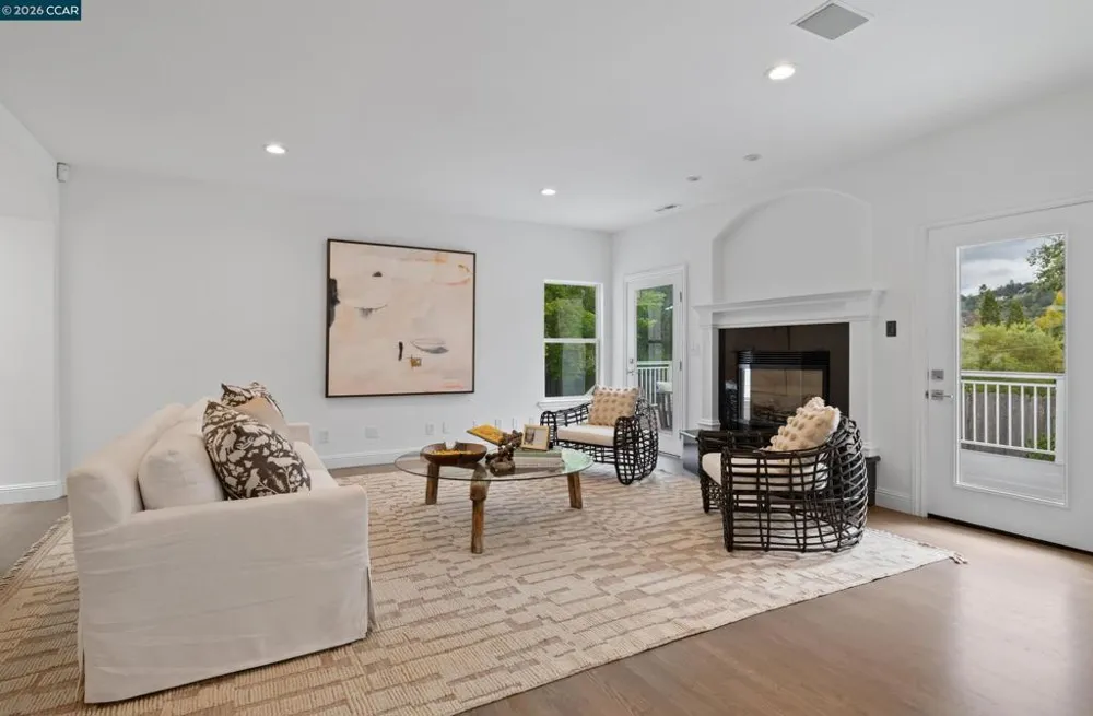 27 Stanton Ave Orinda, CA 94563
