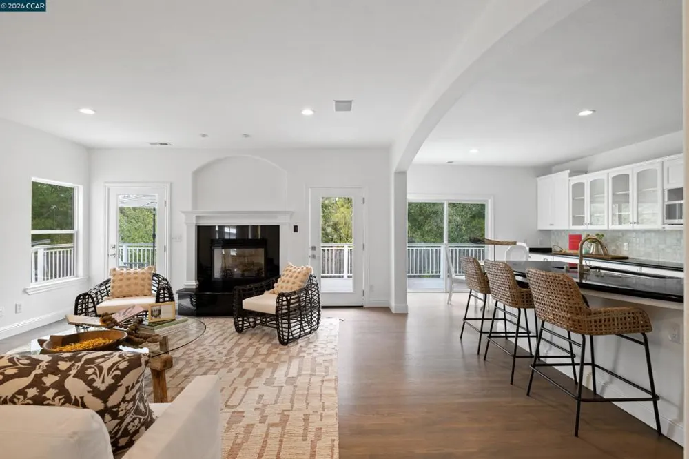 27 Stanton Ave Orinda, CA 94563