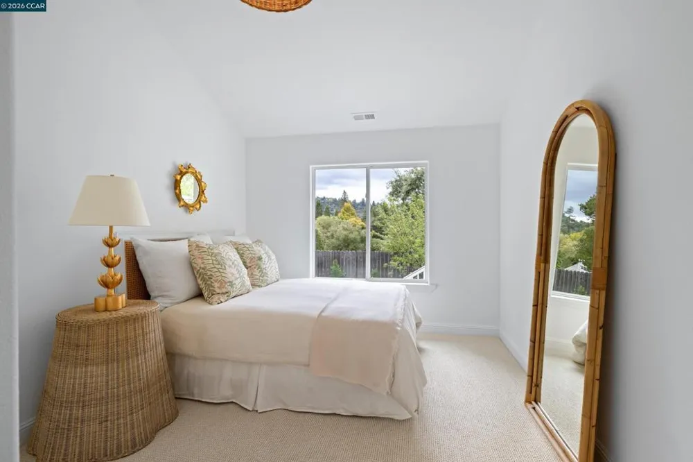 27 Stanton Ave Orinda, CA 94563