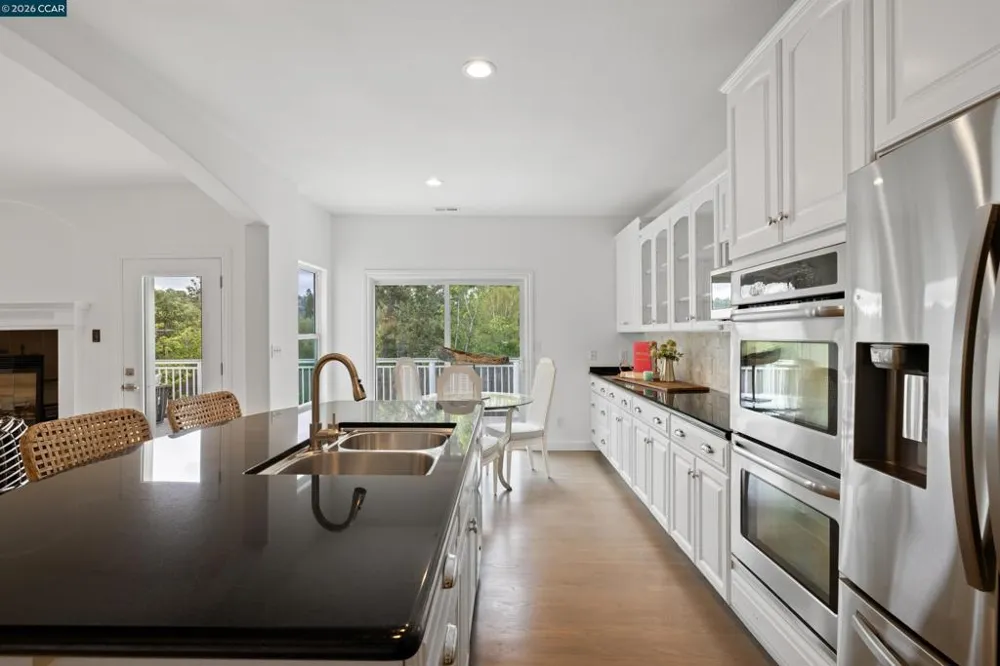 27 Stanton Ave Orinda, CA 94563